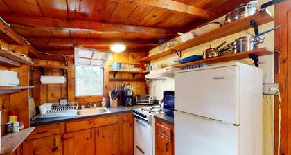 Drummer Cove Gem | Cottage in Wellfleet with patio, steps from the cove