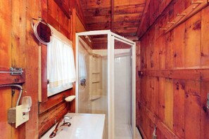 Douche, serviettes fournies