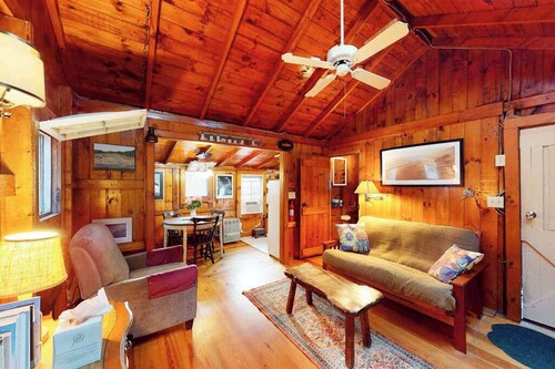 Drummer Cove Gem | Cottage in Wellfleet with patio, steps from the cove
