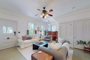 TV, offices - Amazing and large West Dennis historic home with modern amenities (West Dennis)