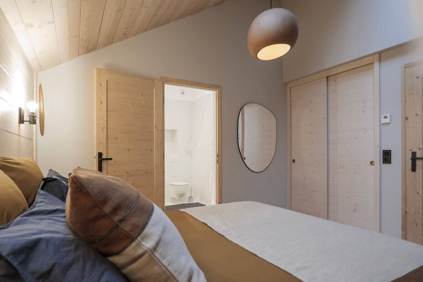 Cuna de viaje, wifi, ropa de cama