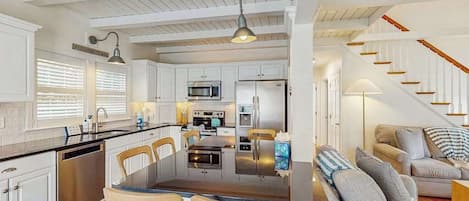 Refrigerador, microondas, horno, placa de cocina