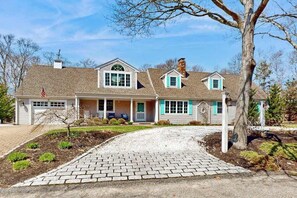 Exterior - Spacious coastal retreat close to beach with modern kitchen, deck, AC, & sunroom (Yarmouth)