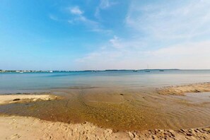 Beach nearby - Spacious coastal retreat close to beach with modern kitchen, deck, AC, & sunroom (Yarmouth)