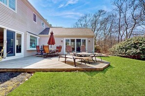 Outdoor dining - Spacious coastal retreat close to beach with modern kitchen, deck, AC, & sunroom (Yarmouth)