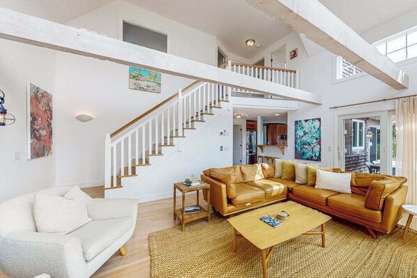 TV, fireplace, offices - Sun-filled escape with hot tub, deck, bikes, grill, W/D, & central AC (Truro)