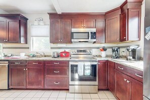 Fridge, microwave, oven, stovetop - Central 2nd-floor apartment with propane stove, grill, W/D, & great location (Vineyard Haven)