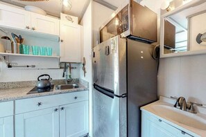 Fridge, microwave, stovetop, coffee/tea maker - Charming studio steps to beach access with deck, ocean view, kitchenette & grill (Truro)