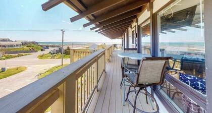 Charming studio steps to beach access with deck, ocean view, kitchenette & grill