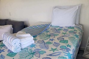 WiFi, bed sheets - Charming studio steps to beach access with deck, ocean view, kitchenette & grill (Truro)