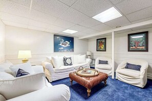 TV, fireplace, video games, stereo - Elegant home with backyard pool & firepit - near beaches, shopping, & golf (Sandwich)