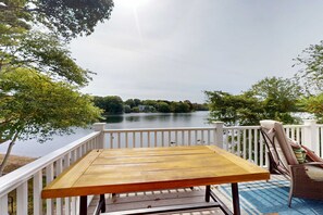 Outdoor dining - Waterfront gem with deck, bonus den & 2 kayaks - near dining & beach (South Yarmouth)