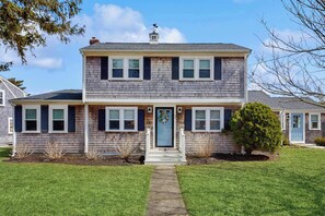 Exterior - Recently updated Colonial with WiFi, private washer/dryer, firepit & large yard (South Yarmouth)