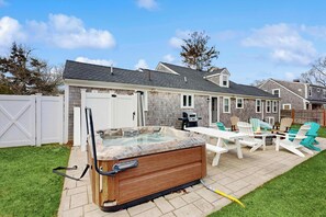 Terrace/patio - Recently updated Colonial with WiFi, private washer/dryer, firepit & large yard (South Yarmouth)
