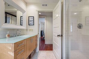 Shower, hair dryer, towels - Modern west end condo close to beach with deck, W/D, parking, & AC (Provincetown)