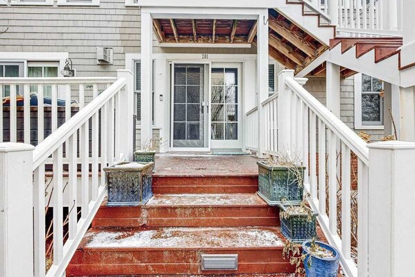 Exterior detail - Modern west end condo close to beach with deck, W/D, parking, & AC (Provincetown)