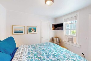 WiFi, bed sheets - Sunset Serenade | Nautical condo in Provincetown (Provincetown)