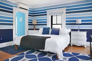 Desk, iron/ironing board, WiFi, bed sheets - Gorgeously redesigned 1830 home in the heart of town - walk everywhere (Provincetown)