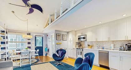 Gorgeous waterfront studio w/ beach access sitting on downtown Commercial Street