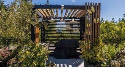 Coastal Bloom Villa | Garden & BBQ by PikHost