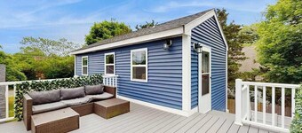 Private suite with roof deck, near golf, bus stop, shops, and trails