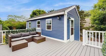 Private suite with roof deck, near golf, bus stop, shops, and trails