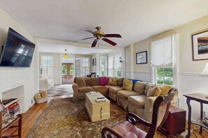 TV, DVD player, offices - Charming home with walkable beach, large yard, deck, fire pit, and A/C (Oak Bluffs)