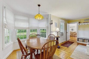 Dining - Charming home with walkable beach, large yard, deck, fire pit, and A/C (Oak Bluffs)