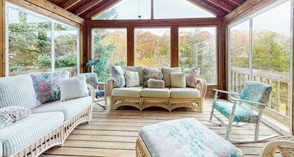 Cozy home close to the beach with deck, porch, W/D, & foosball table