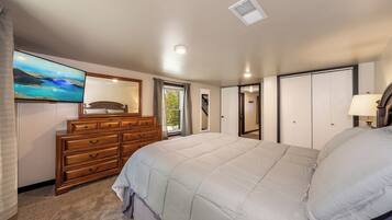 Desk, iron/ironing board, free WiFi, bed sheets