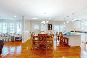 Dining - Comfortable home with rooftop deck, beach & water views, W/D, & central AC (Plymouth)