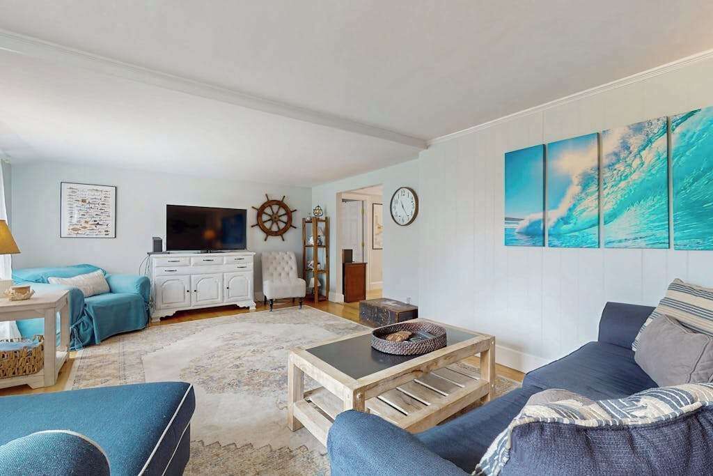 Skaket Beach Escape: Corner-lot Home With Big Yard - Walk To Warm Bayside Shore - Orleans, MA