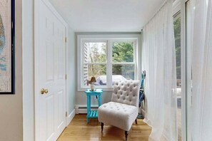 Interior - Skaket Beach escape: Corner-lot home with big yard - walk to Warm Bayside Shore (Orleans)