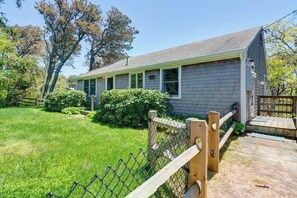 Exterior - 2nd floor Cottage, Oceanview, Deck, Shared Grill, & Outdoor Shower (Orleans)