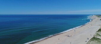 2nd floor Cottage, Oceanview, Deck, Shared Grill, & Outdoor Shower