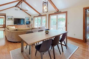 Interior - Mews Village Villa | House in Mashpee | Pool | Gas Grill (Mashpee)