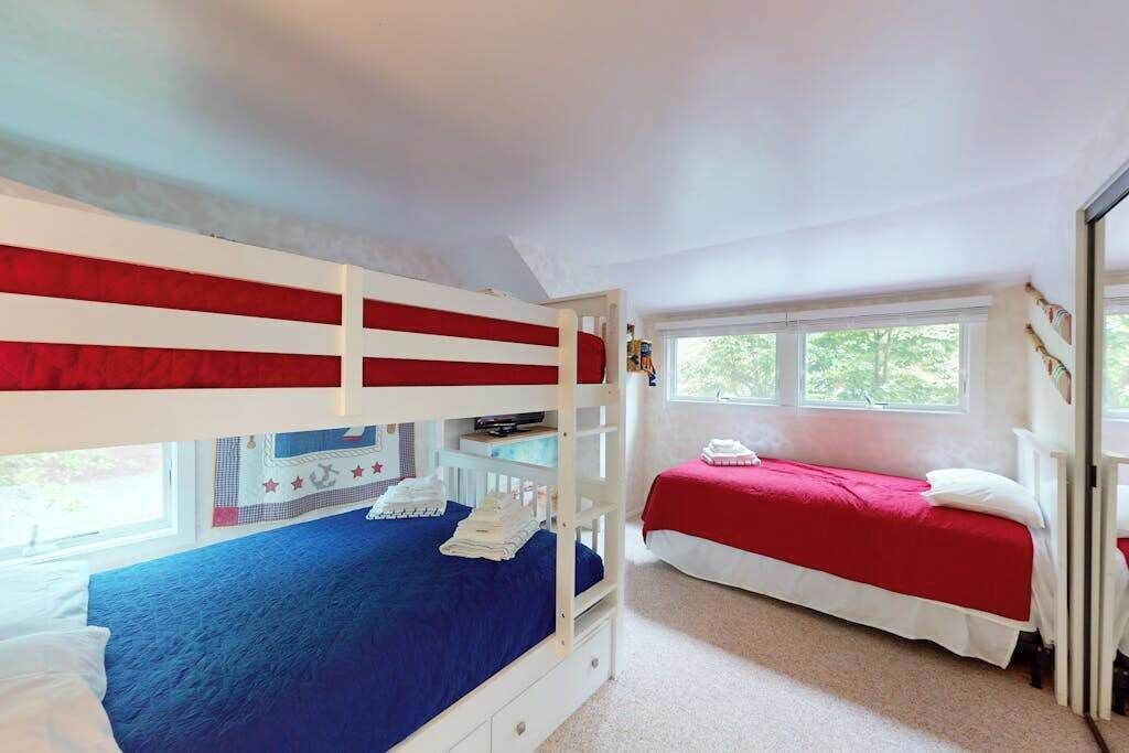 WiFi, bed sheets