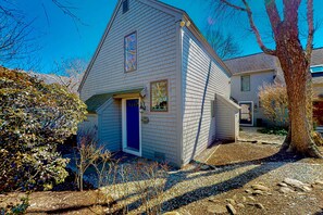 Exterior - Dog-friendly, two-story condo with community pool - close to Mashpee Town Beach (Mashpee)