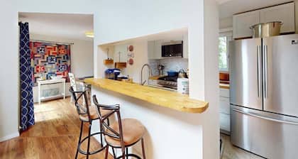 Dog-friendly, two-story condo with community pool - close to Mashpee Town Beach