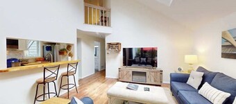 Dog-friendly, two-story condo with community pool - close to Mashpee Town Beach