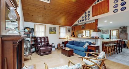 Quaint home across from bike paths with large furnished deck, grill, & W/D