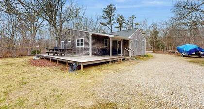 Quaint home across from bike paths with large furnished deck, grill, & W/D