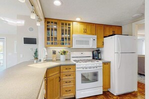 Fridge, microwave, oven, stovetop - Bright home steps from private beach with kayaks, dock & Onset Bay view (Wareham)