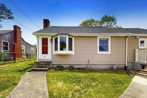 Exterior - Bright home steps from private beach with kayaks, dock & Onset Bay view (Wareham)