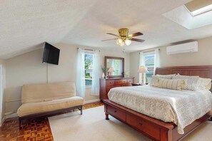 Iron/ironing board, travel crib, WiFi, bed sheets - Bright home steps from private beach with kayaks, dock & Onset Bay view (Wareham)