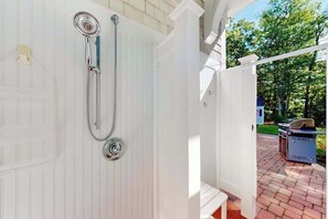 Property grounds - Gorgeously rebuilt Cape Cod estate with lovely grounds, walk to private beach (West Yarmouth)