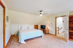 Iron/ironing board, WiFi, bed sheets - Sunny, Family-Friendly Home w/ Fast WiFi - Adjacent to Cape Cod Rail Trail (West Yarmouth)