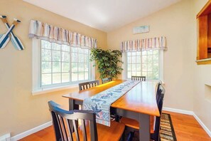 Dining - Sunny, Family-Friendly Home w/ Fast WiFi - Adjacent to Cape Cod Rail Trail (West Yarmouth)