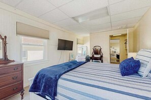 WiFi, bed sheets - Heart of Provincetown Condo-prime location to shops, beach, dining  & nightlife (Provincetown)