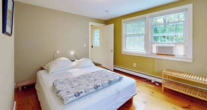 Classic Cottage with Artist's Garden | Minutes to Mayo Beach, Power's Landing
